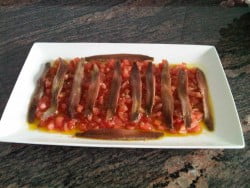 Lee más sobre el artículo Receta de la semana: Ensalada de tomates y anchoas del Cantábrico