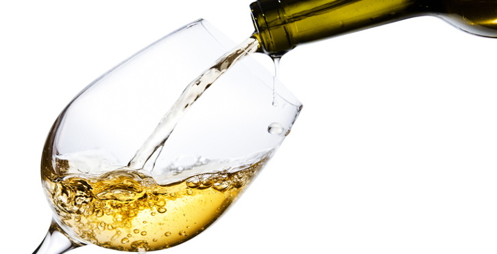 Read more about the article Why does white wine have this characteristic color?