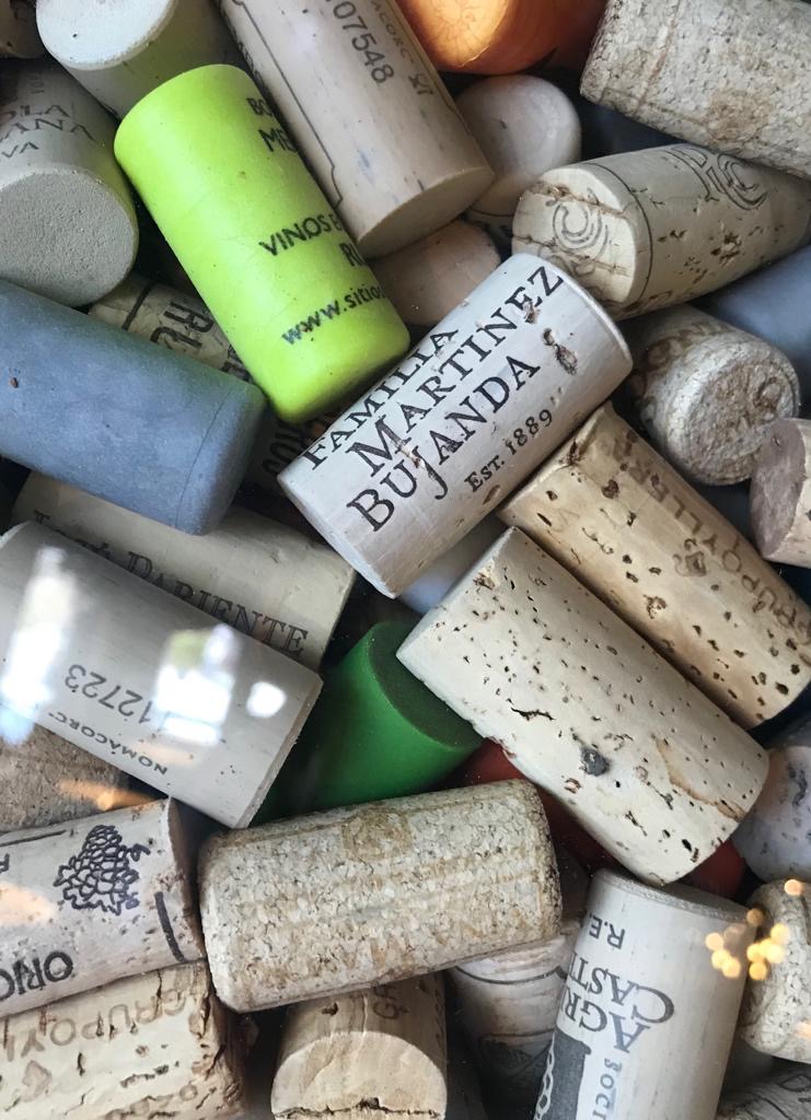 Read more about the article Cork, synthetic and screw caps, much more than a fad